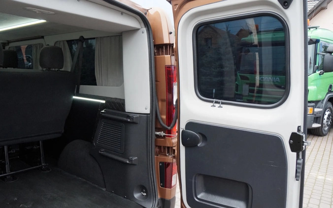 Renault Trafic cena 79500 przebieg: 210000, rok produkcji 2016 z Bodzentyn małe 277